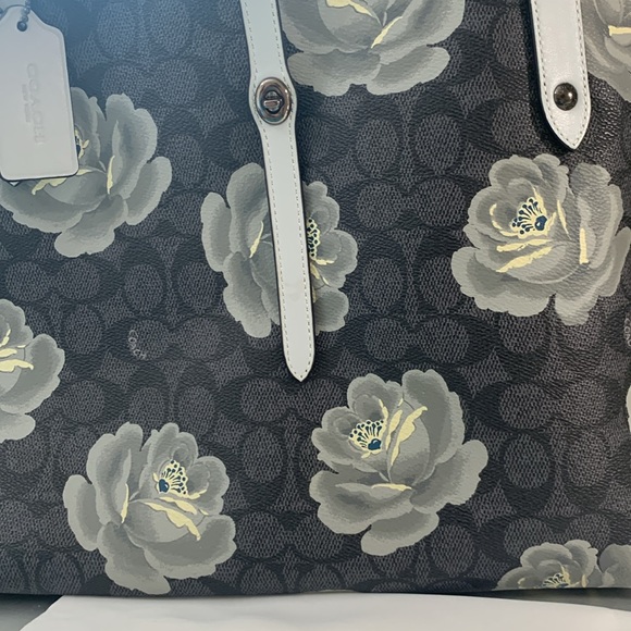 Coach shoulder tote bag 16-18” W. 10” Tall. 6” deep. Shoulder strap 31” - Picture 12 of 12